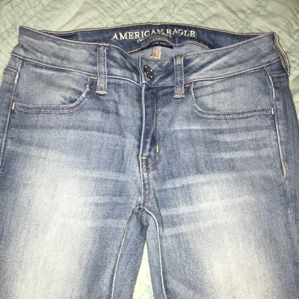 AMERICAN EAGLE JEANS